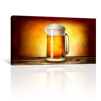 Cerveza Espumosa En Fondo Amarillo