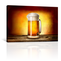 Cerveza Espumosa En Fondo Amarillo